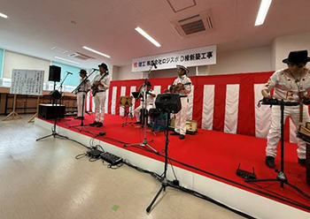 RAYMISによるバンド演奏